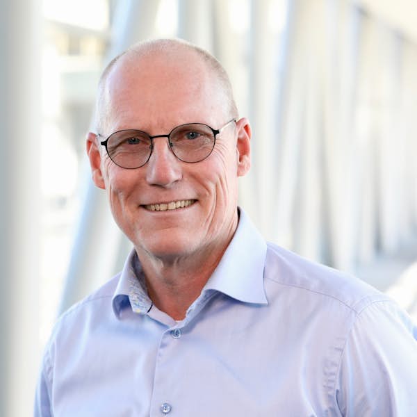 A person wearing a light blue shirt