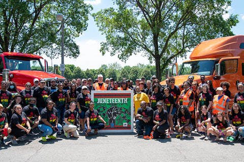 Navistar_volunteers_celebrate_Juneteenth