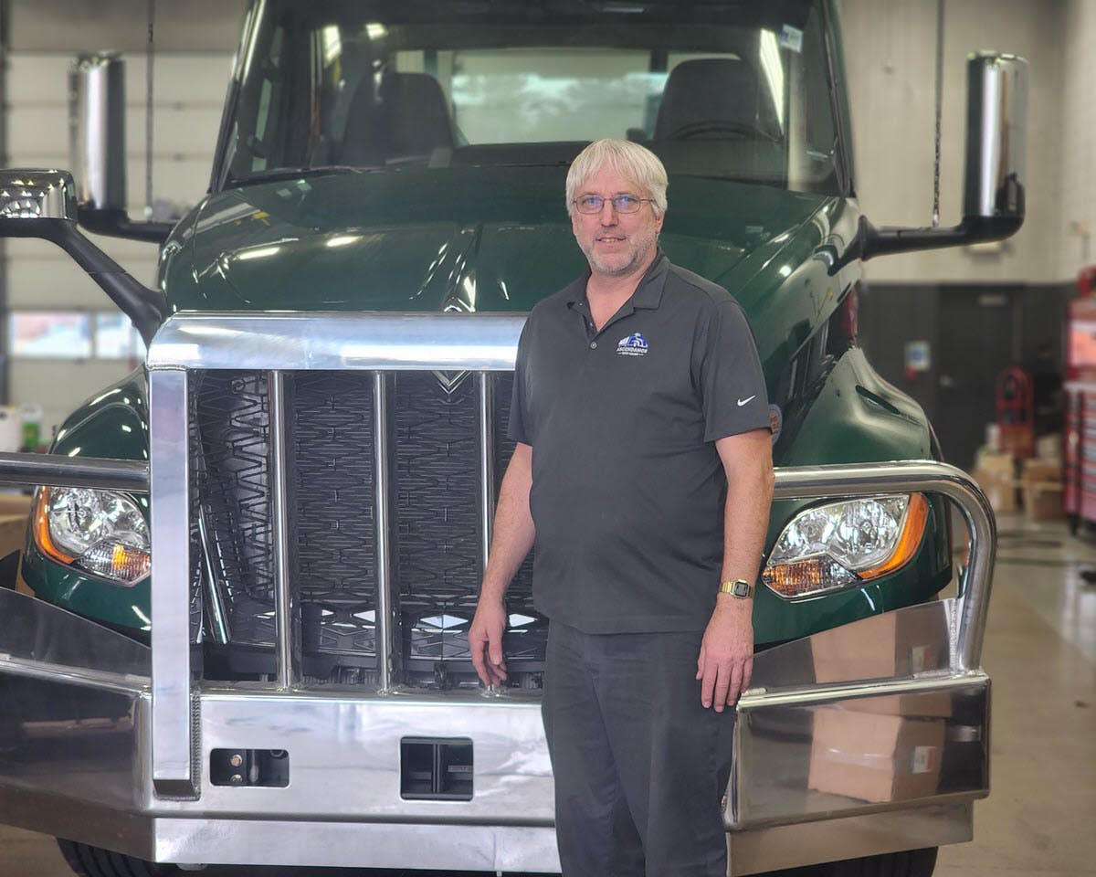 International dealer service advisor